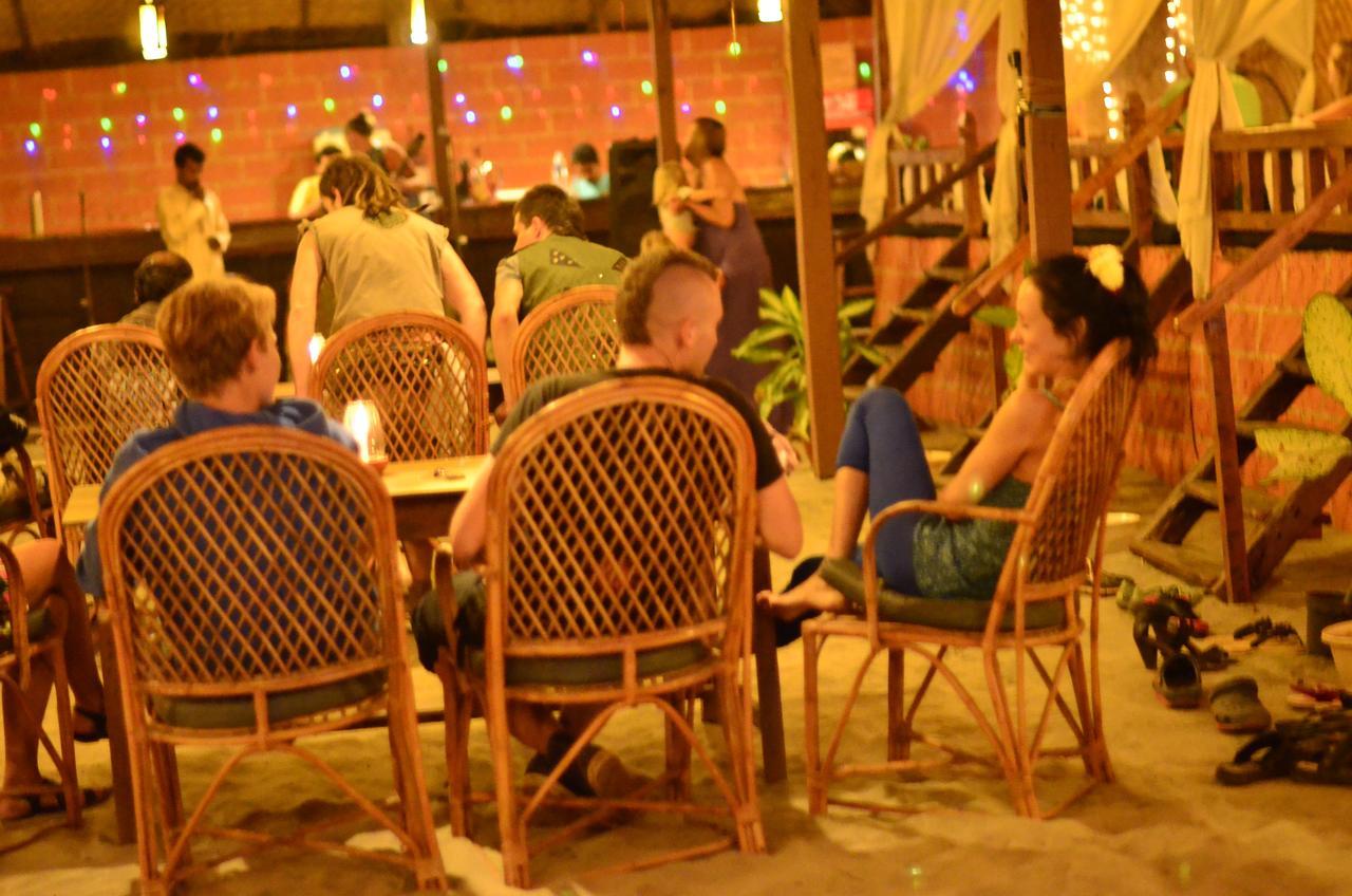 Sea Bird Beach Cafe & Cottages Morjim Exterior foto