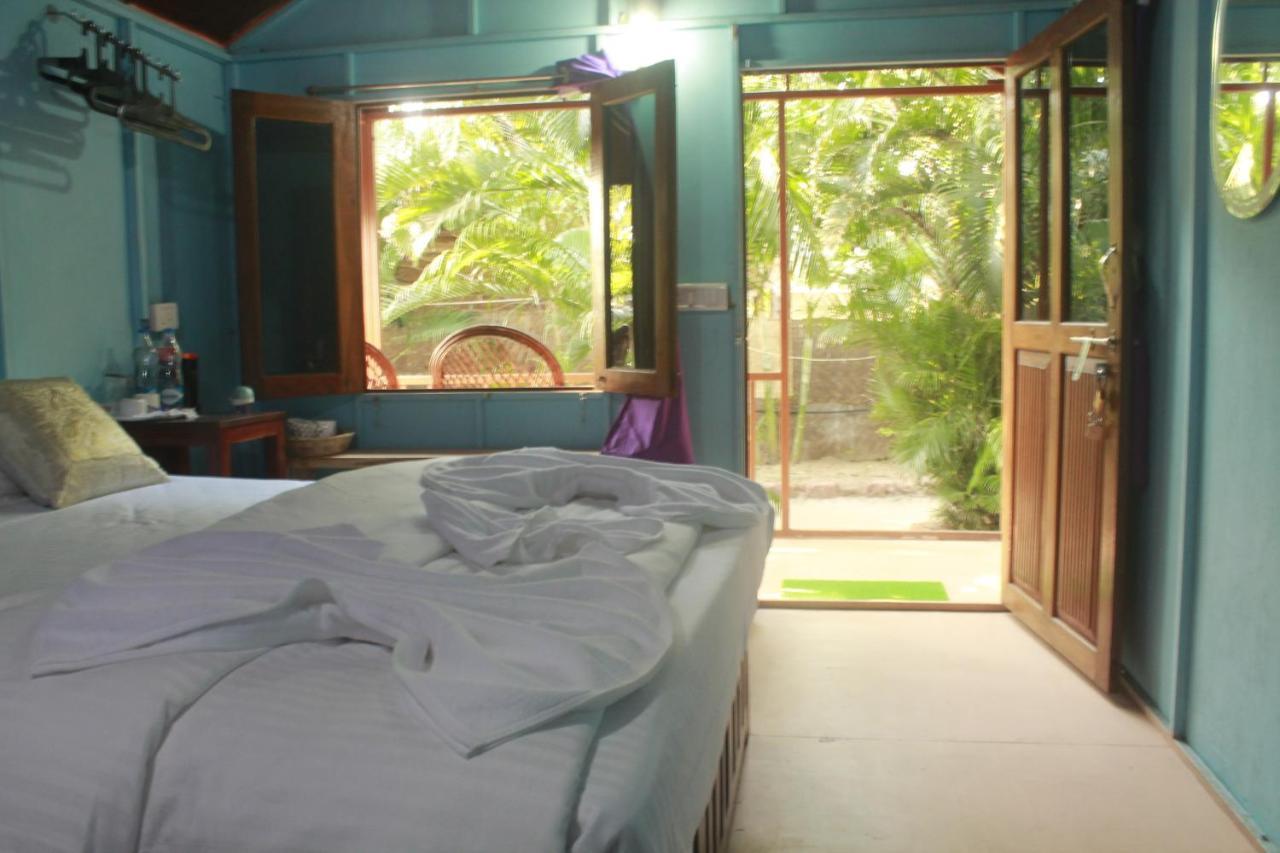 Sea Bird Beach Cafe & Cottages Morjim Exterior foto