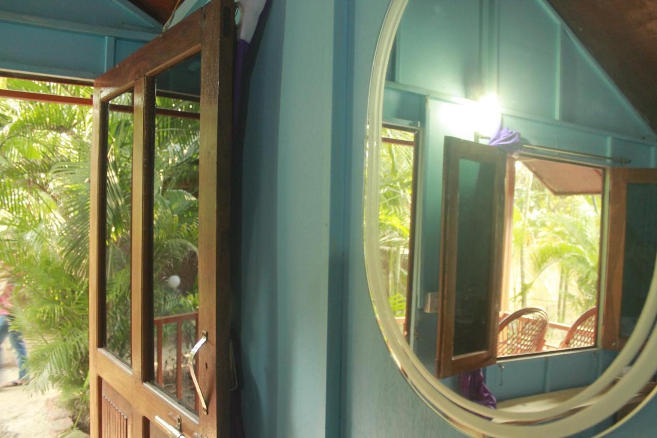 Sea Bird Beach Cafe & Cottages Morjim Exterior foto