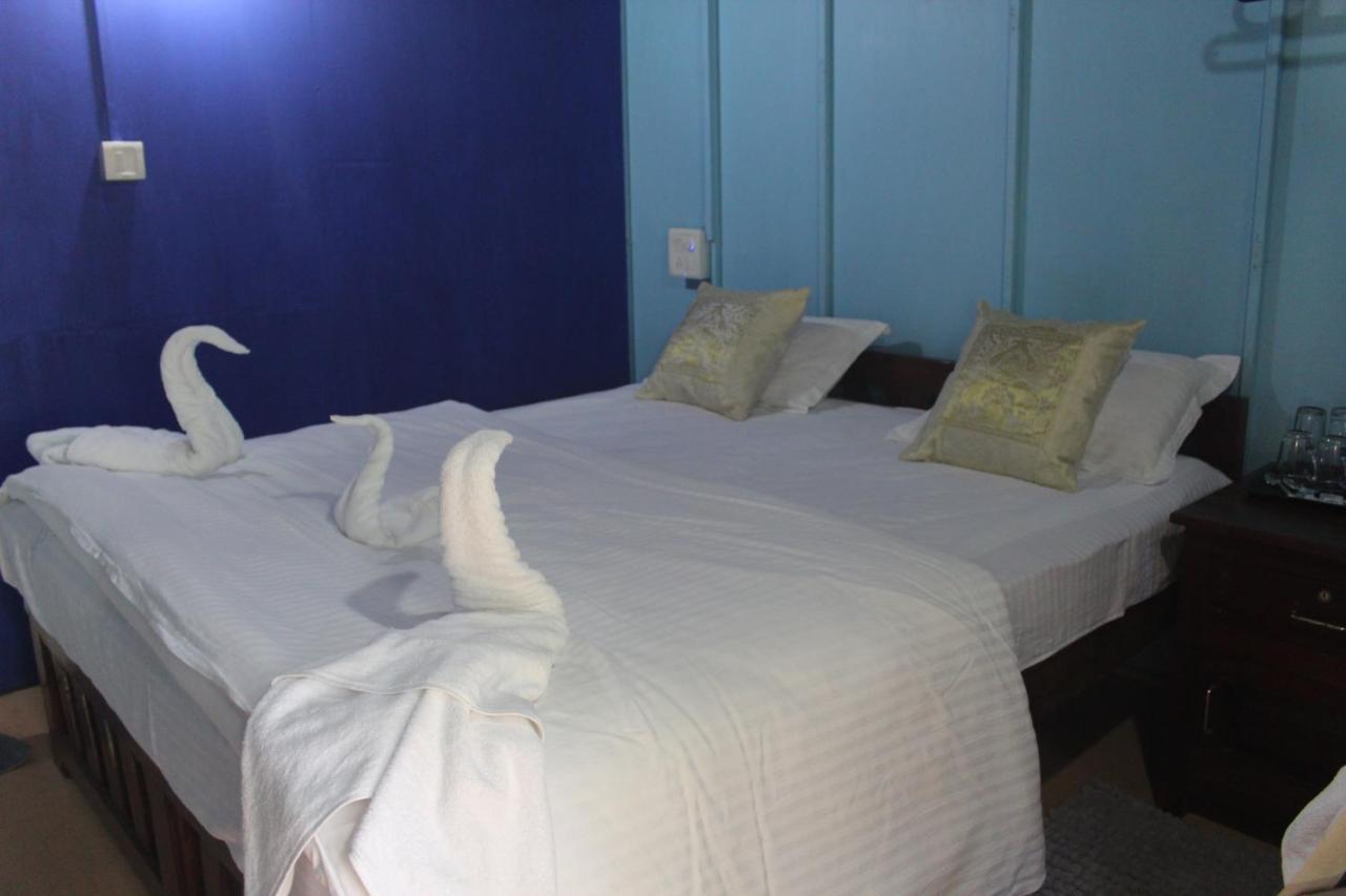 Sea Bird Beach Cafe & Cottages Morjim Exterior foto