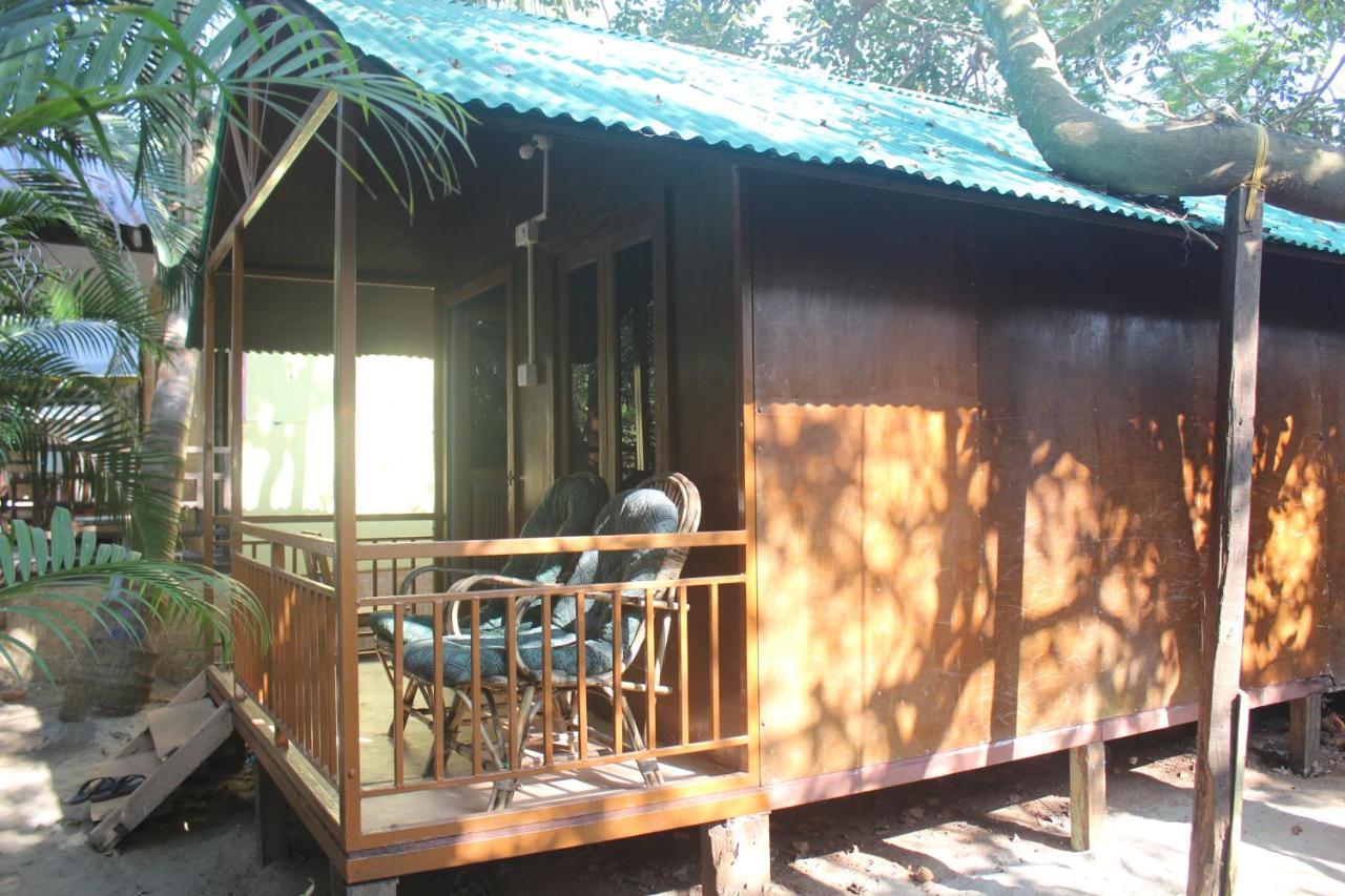 Sea Bird Beach Cafe & Cottages Morjim Exterior foto