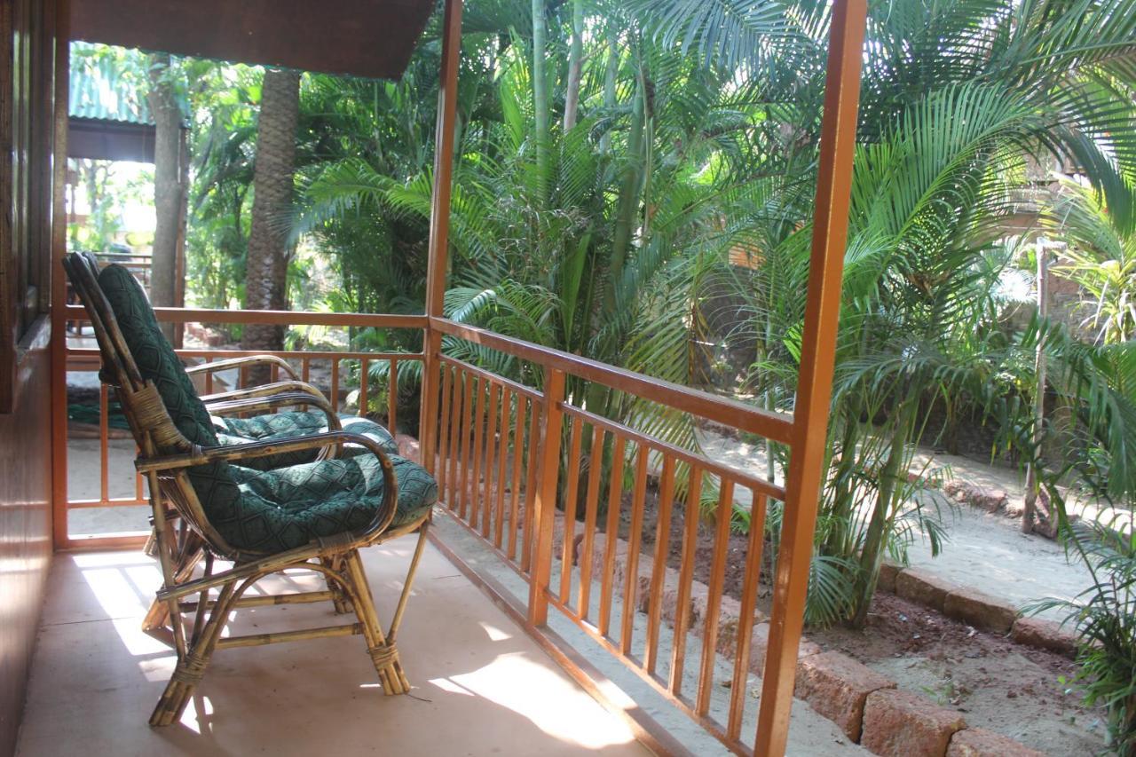 Sea Bird Beach Cafe & Cottages Morjim Exterior foto