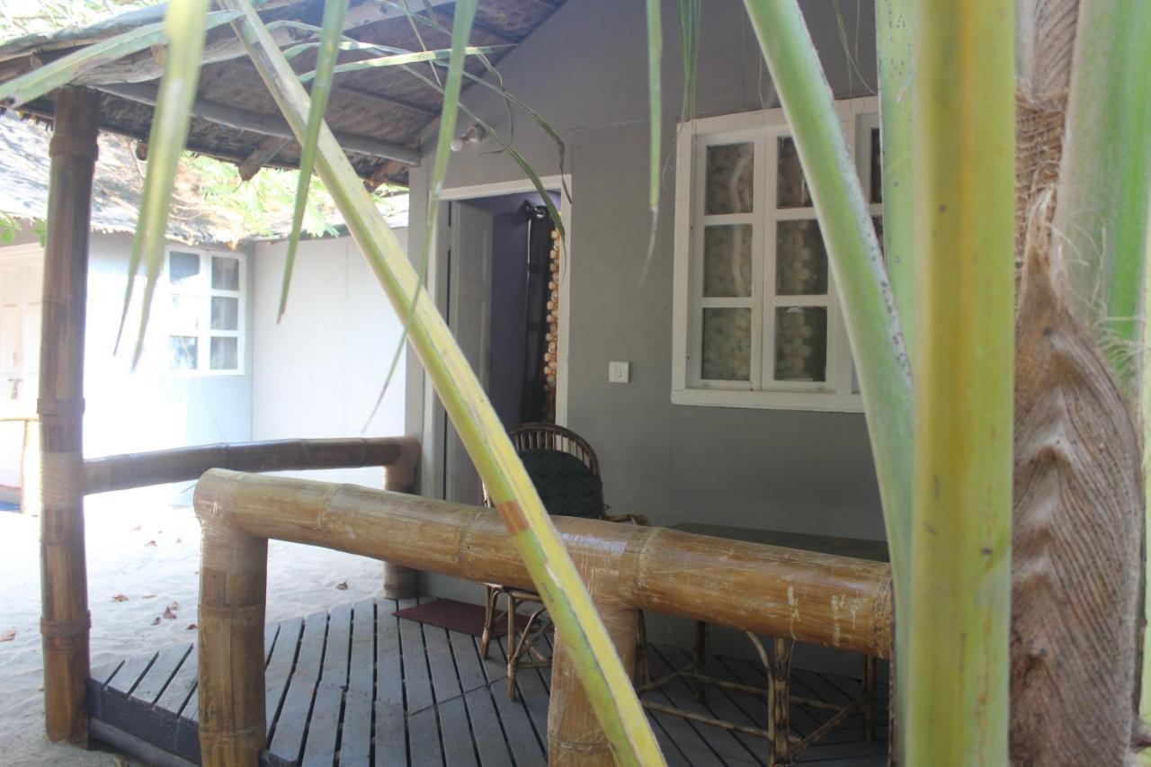 Sea Bird Beach Cafe & Cottages Morjim Exterior foto