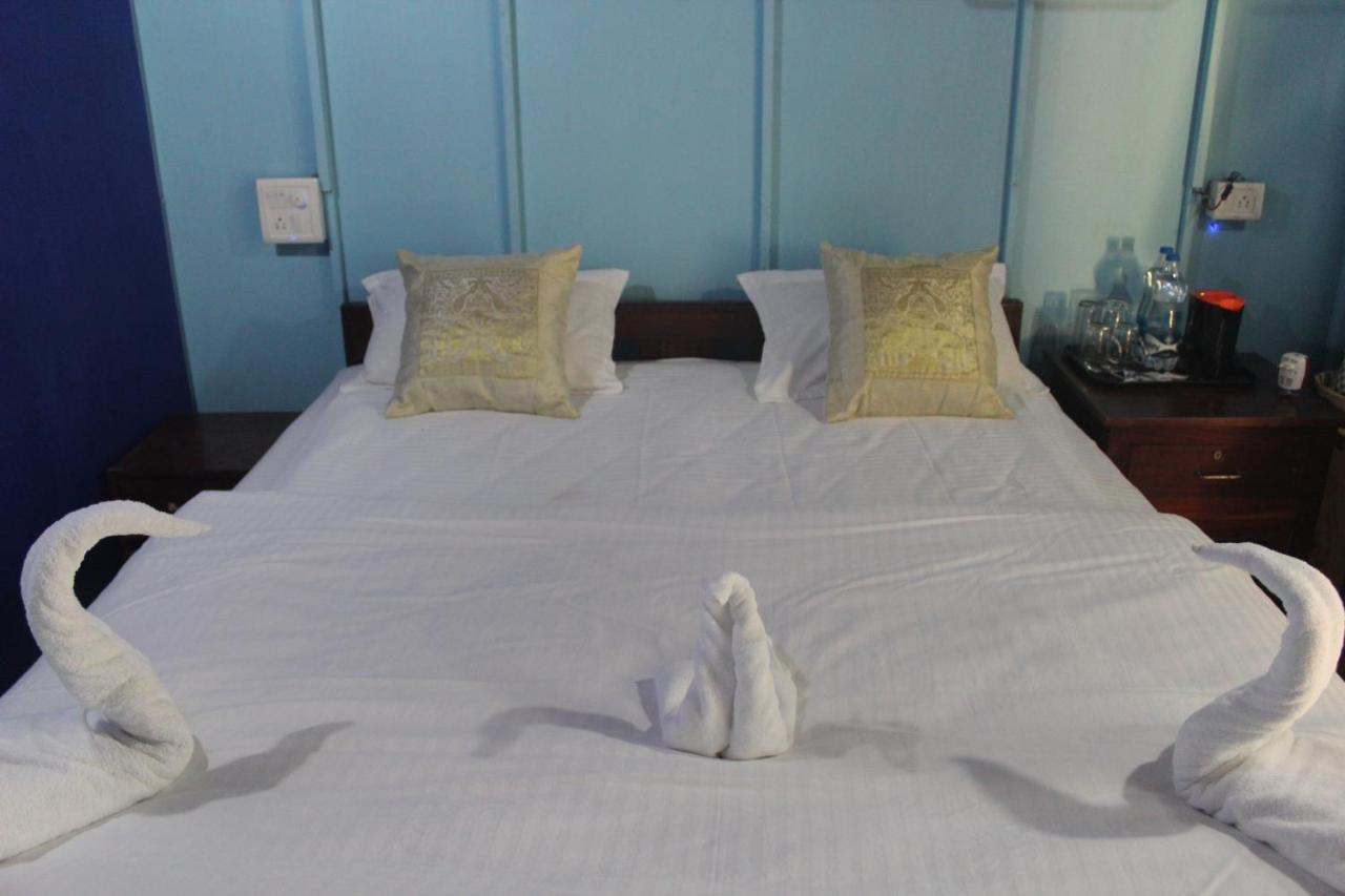 Sea Bird Beach Cafe & Cottages Morjim Exterior foto