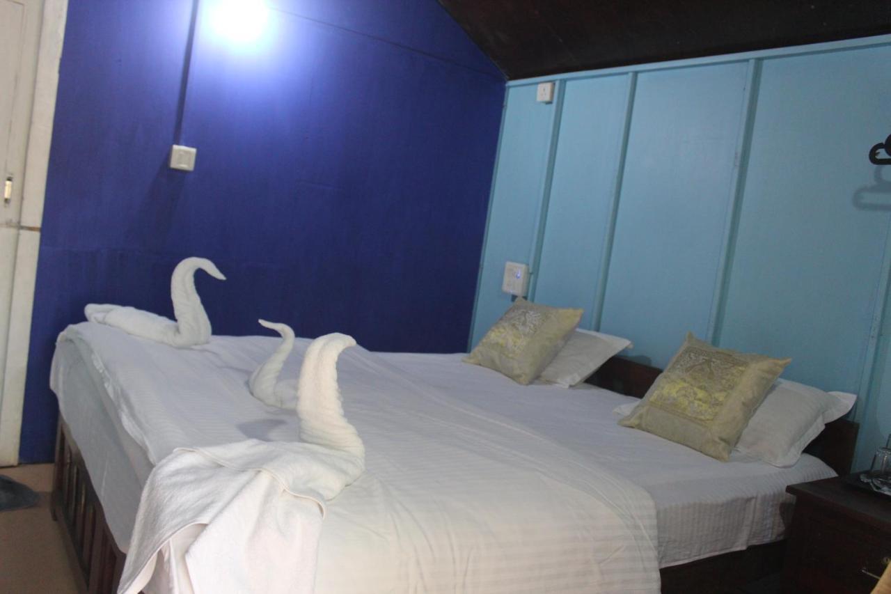 Sea Bird Beach Cafe & Cottages Morjim Exterior foto